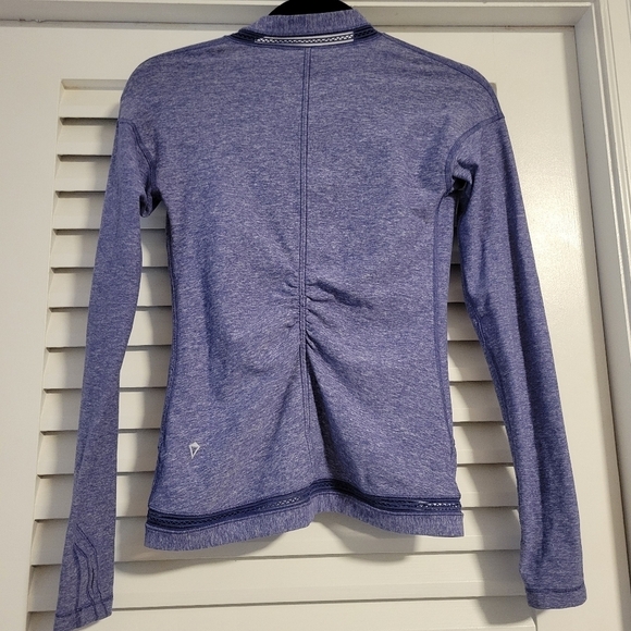 Avivva by Lululemon own the move twist knot faux wrap shrug. - Picture 7 of 9